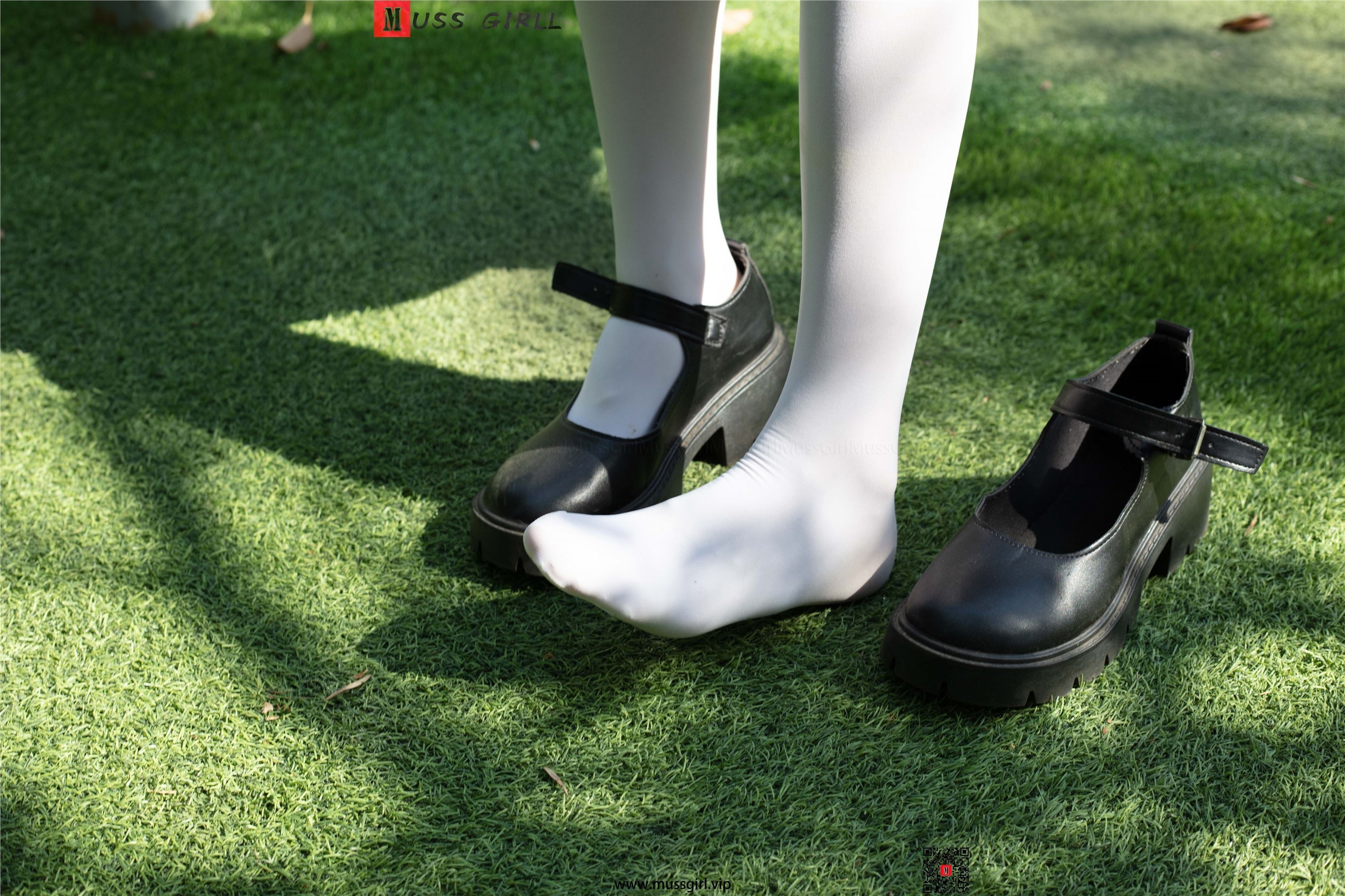 MussGirl慕丝女郎  NO.209 公园碎花裙过膝白丝